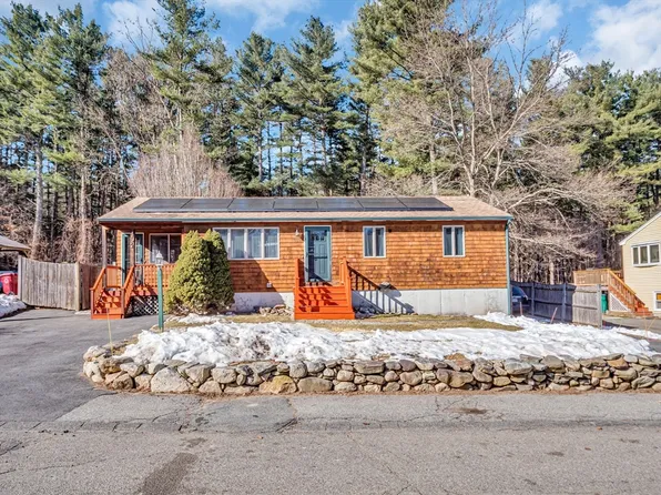 192 Freda Ln, Lowell, MA 01854