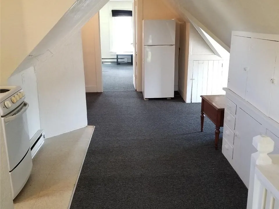 129 Elm Rd NE #3