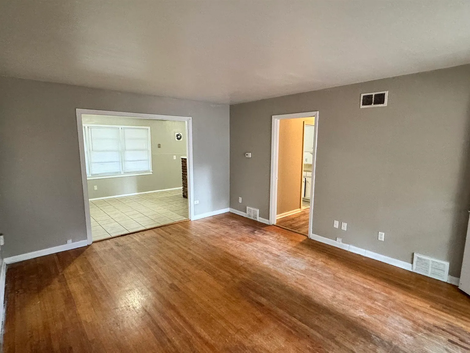 3 bed, 2.0 bath, 1380 sqft, $1,295 — Photo 3