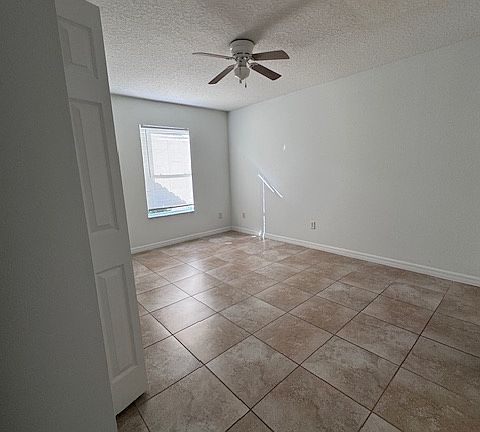5th image of 1062 Dolphin Dr