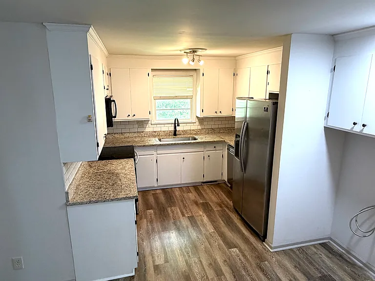 100 Penny Ln — Photo 6