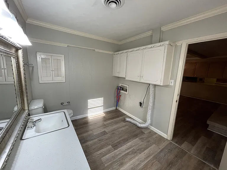 611 E University Dr — Photo 10