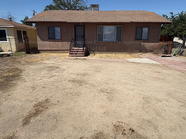 1118 Chico St — Photo 1