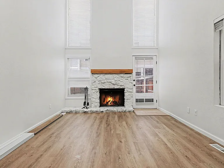 1050 S Monaco Pkwy #49 — Photo 3