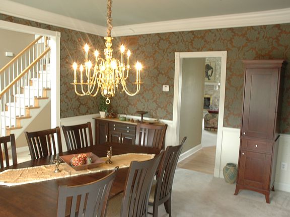 Dining Room-Chair Rail