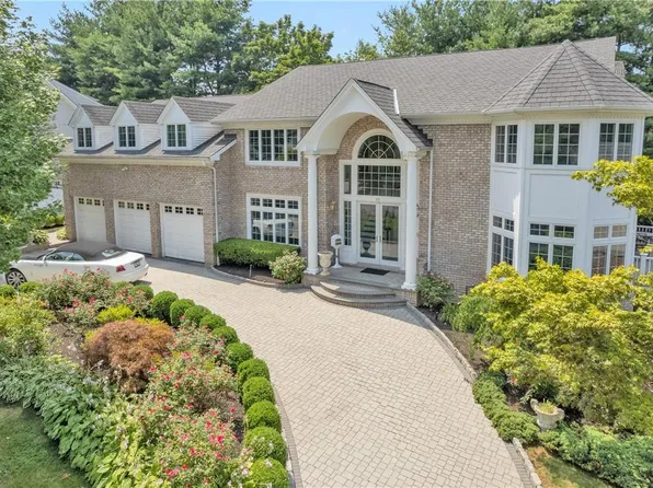 19 Brassie Road, Eastchester, NY 10709