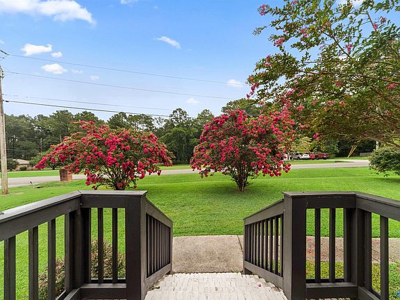 3rd image of 106 Staci Ln