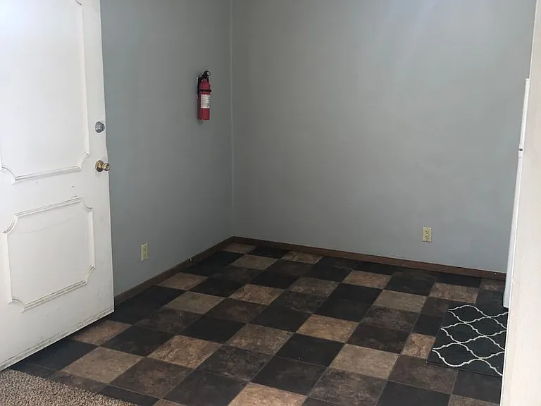 1553 E Ave NE — Photo 6