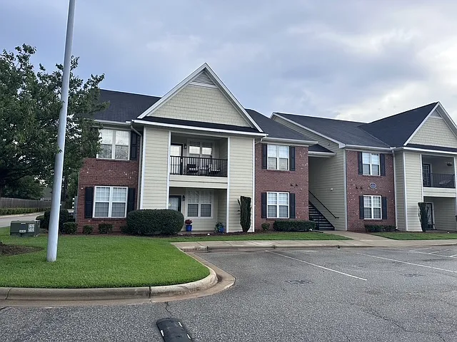 3950 Bardstown Ct #101