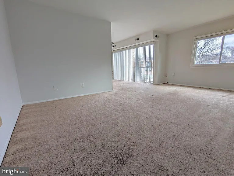 2903 Charing Cross Rd #7 — Photo 2
