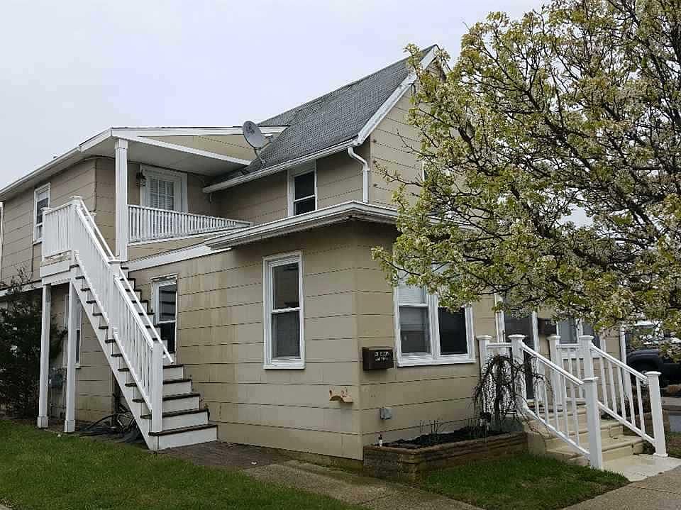 1st image of 107 E 12th St