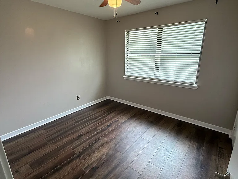 909 Clearview Ave — Photo 6