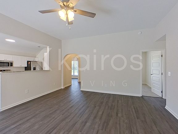 3rd image of 781 Park Ln