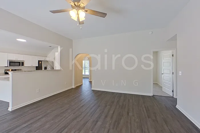 781 Park Ln — Photo 3
