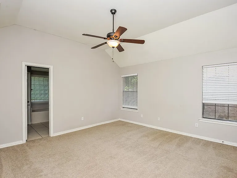 752 Bryan Dr — Photo 11