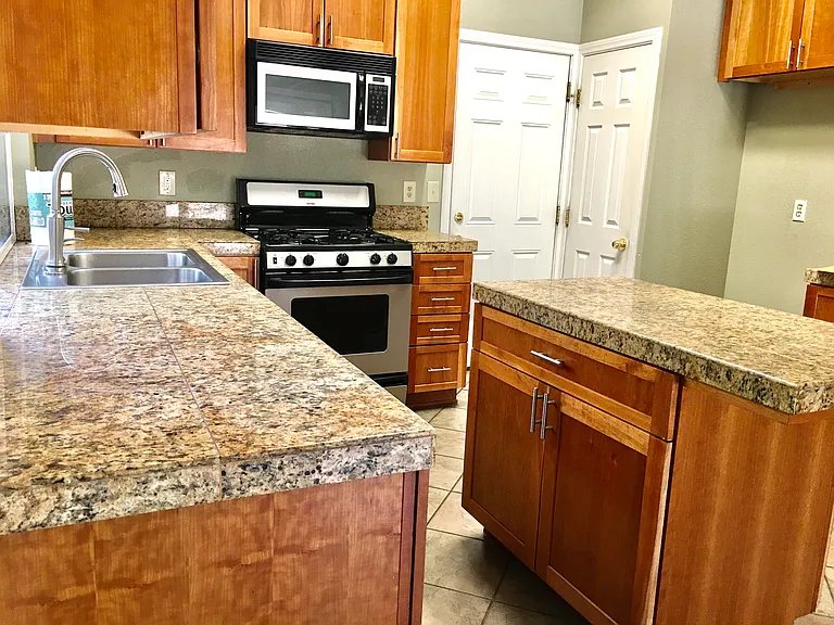 16522 Nectarine Way — Photo 4