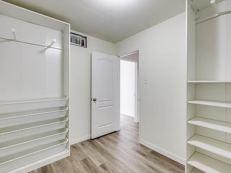 915 Penny Royal Ct — Photo 19