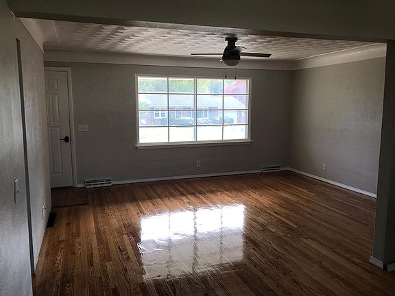 4th image of 22 Carolyn St