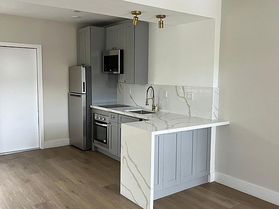 4th image of 1129 NE 111th St #1