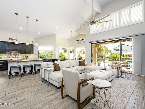 3rd image of 735 W DESERT BROOM Drive