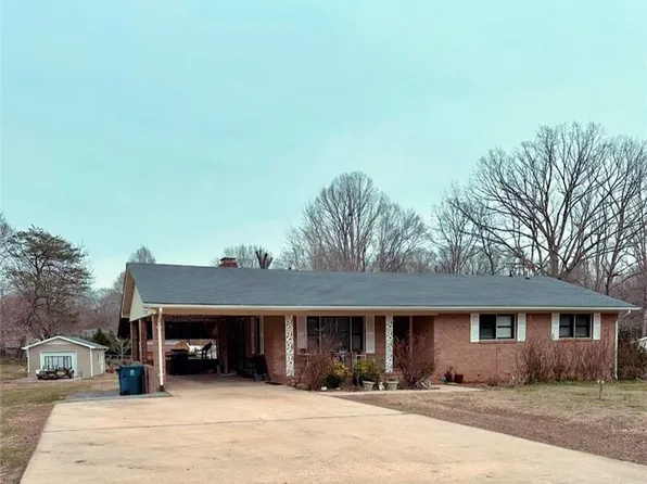 449 Avon St, Mocksville, NC 27028