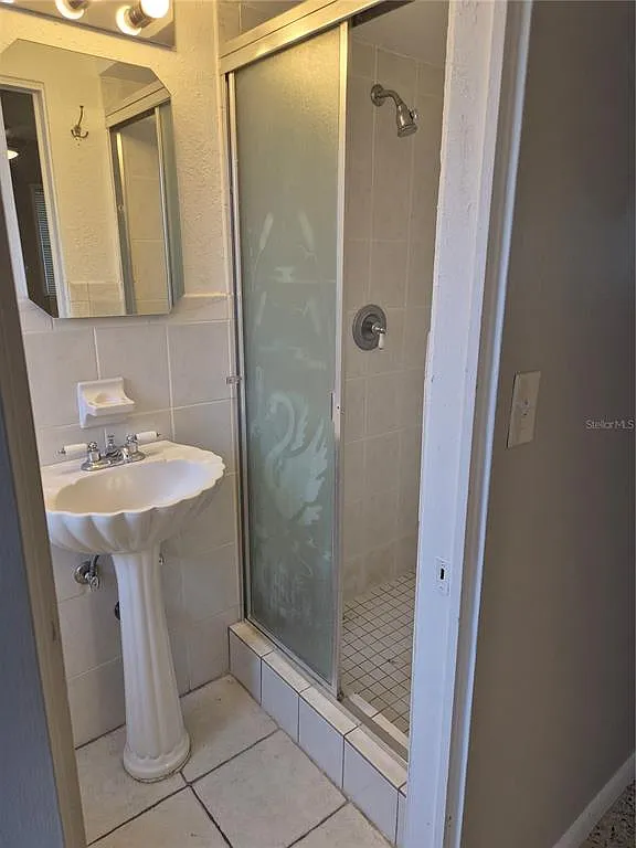 3 bed, 2.0 bath, 1456 sqft, $2,400 — Photo 4