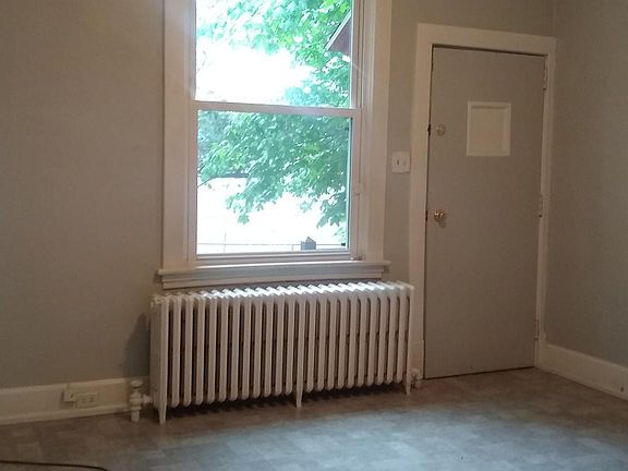 4th image of 805 Franklin St Rear 2