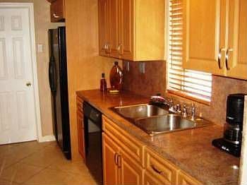 4th image of 2621 Oakmont