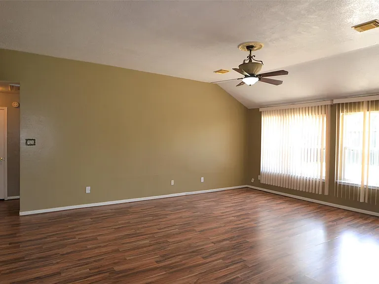 2818 Russett Pl W — Photo 6