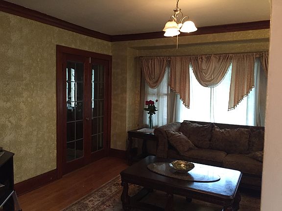 2nd image of 1511 Manitoba Ave