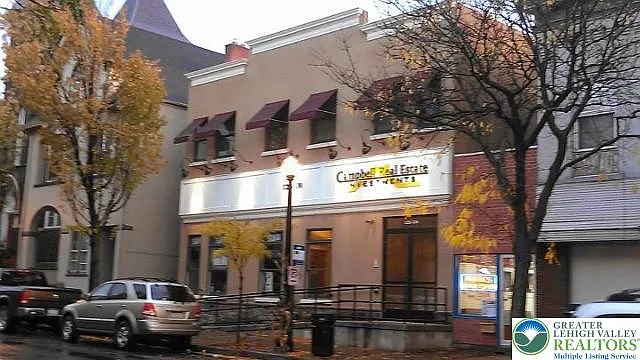 2 bed, 1.0 bath, 800 sqft, $1,595 — Photo 1