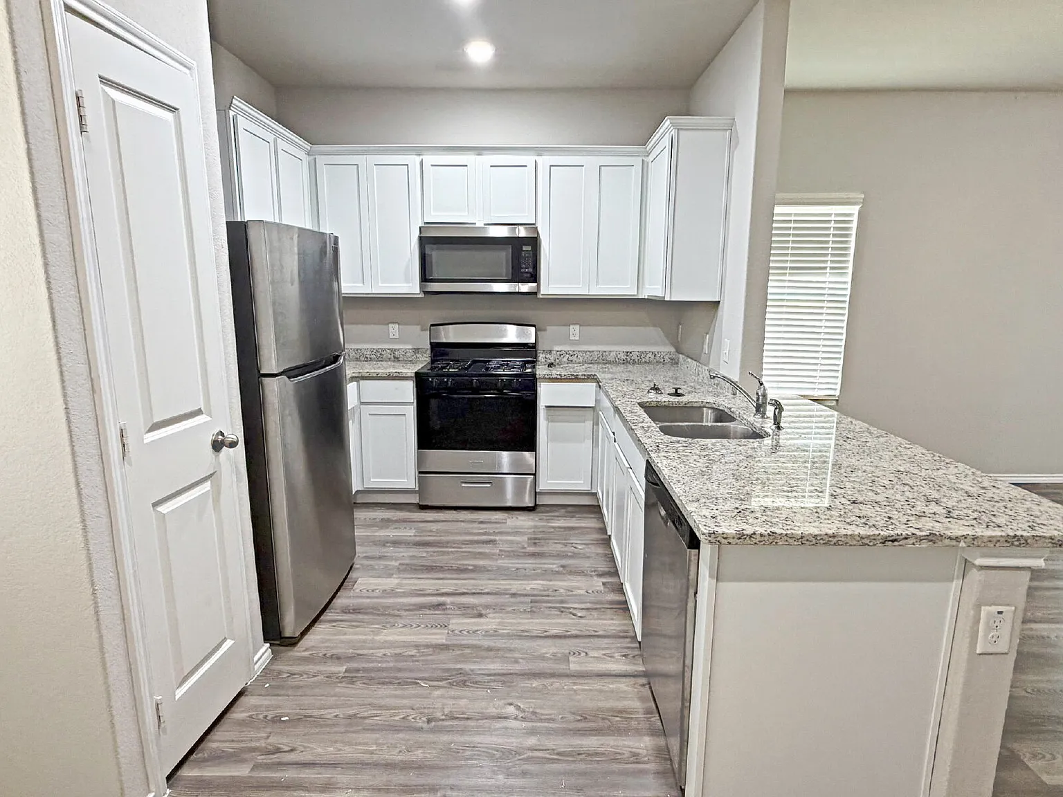 Studio, 1251 sqft, $1,450 — Photo 4