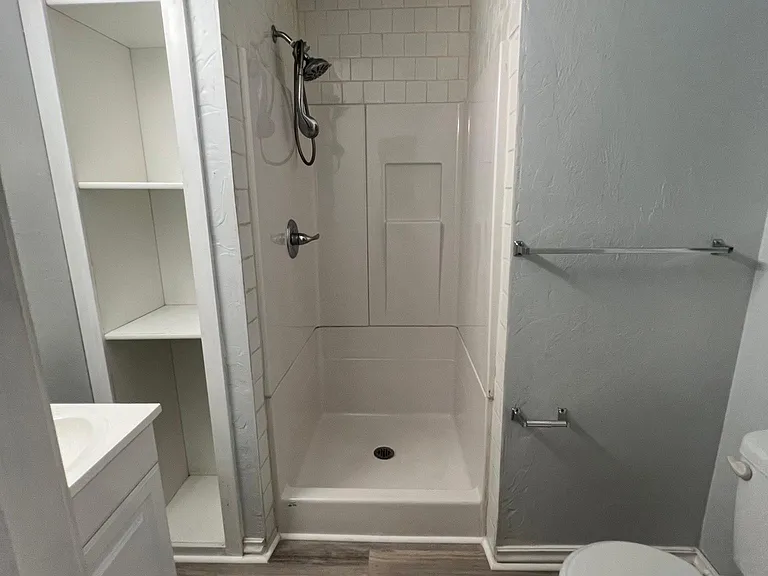 1528 Avondale Dr — Photo 8