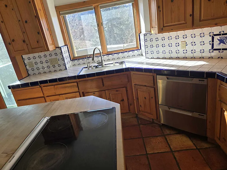 28221 Cumberland Rd — Photo 32