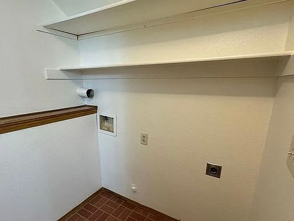 3rd image of 471 Bradshaw Ln #10