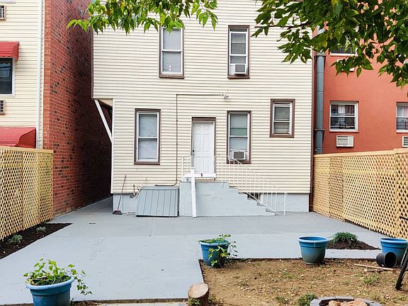 4th image of 860 E 175th St