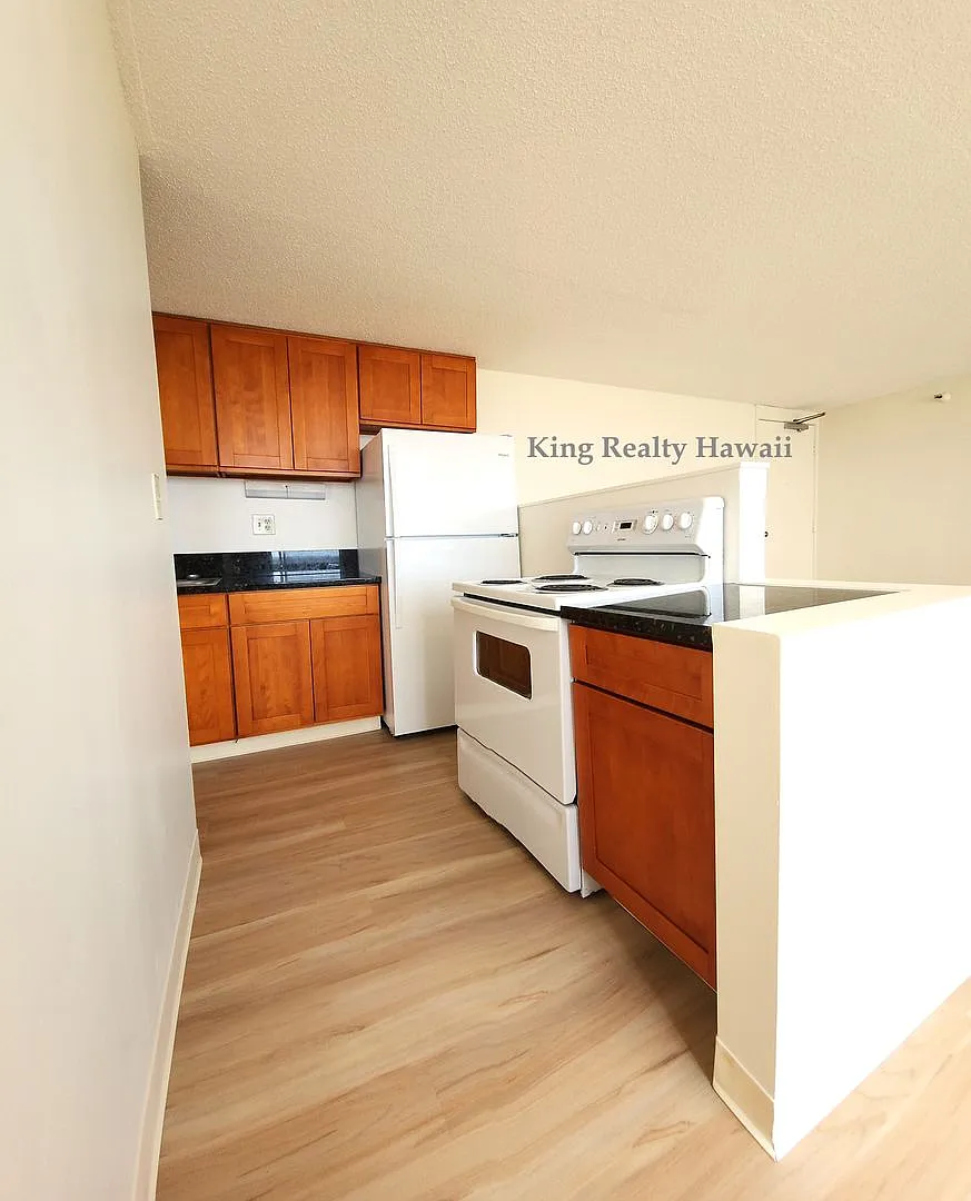 **Upgraded 1 br / 1ba Great Views,W/D in unit&Parking Included.Excellent Location — Photo 3