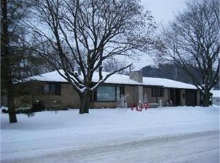 308 N 7th St, Bellevue, IA 52031