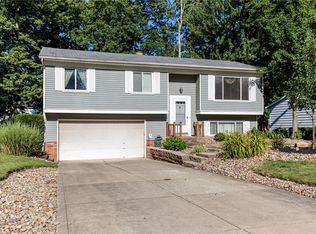 496 E Overlook Dr, Eastlake, OH