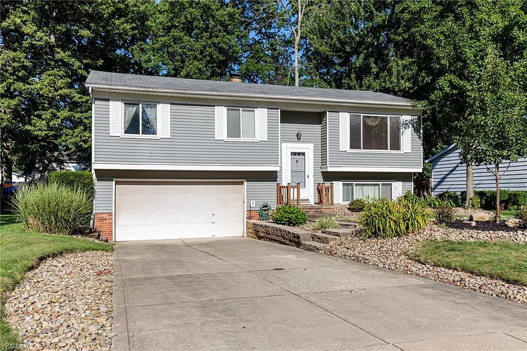 496 E Overlook Dr photo 1