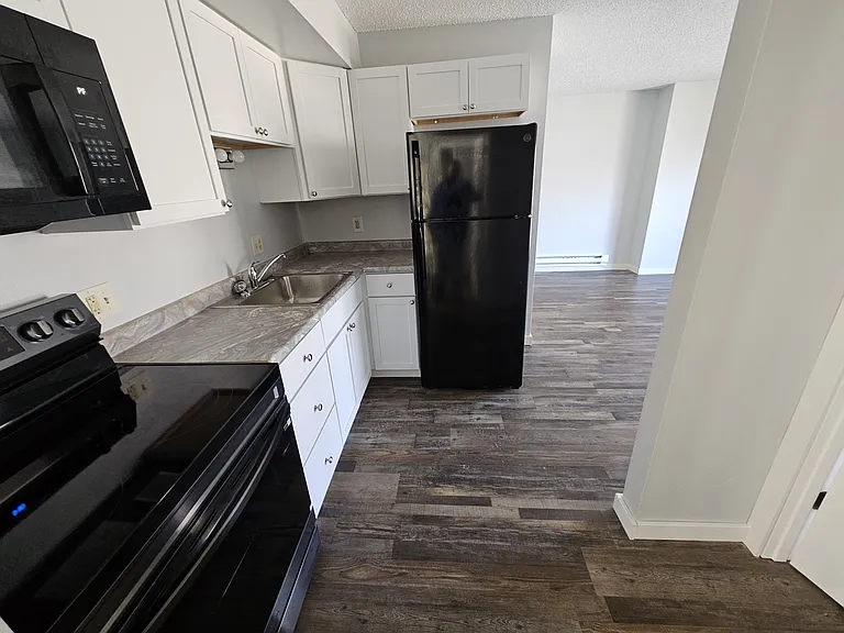 919 Gould St #1 — Photo 3