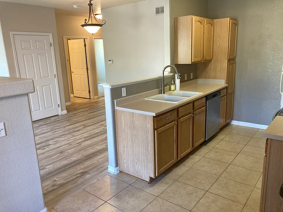 Galley kitchen is 8'x9'