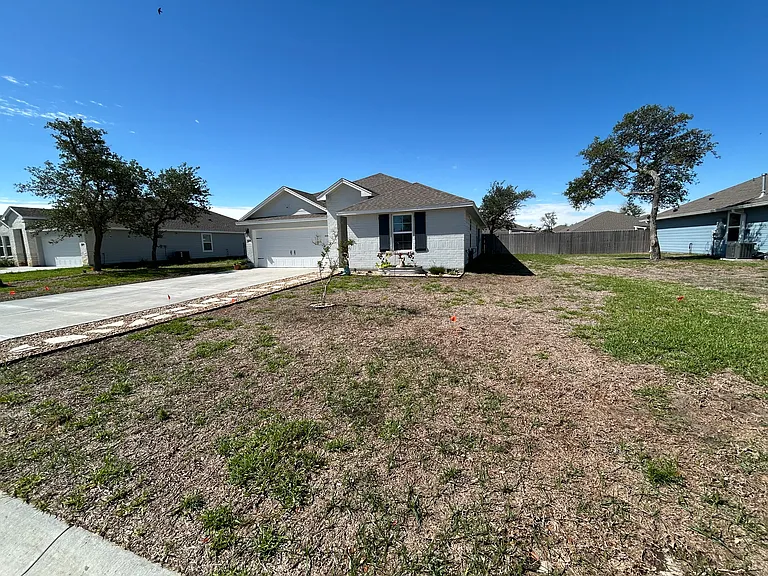 105 Aruba Dr — Photo 3