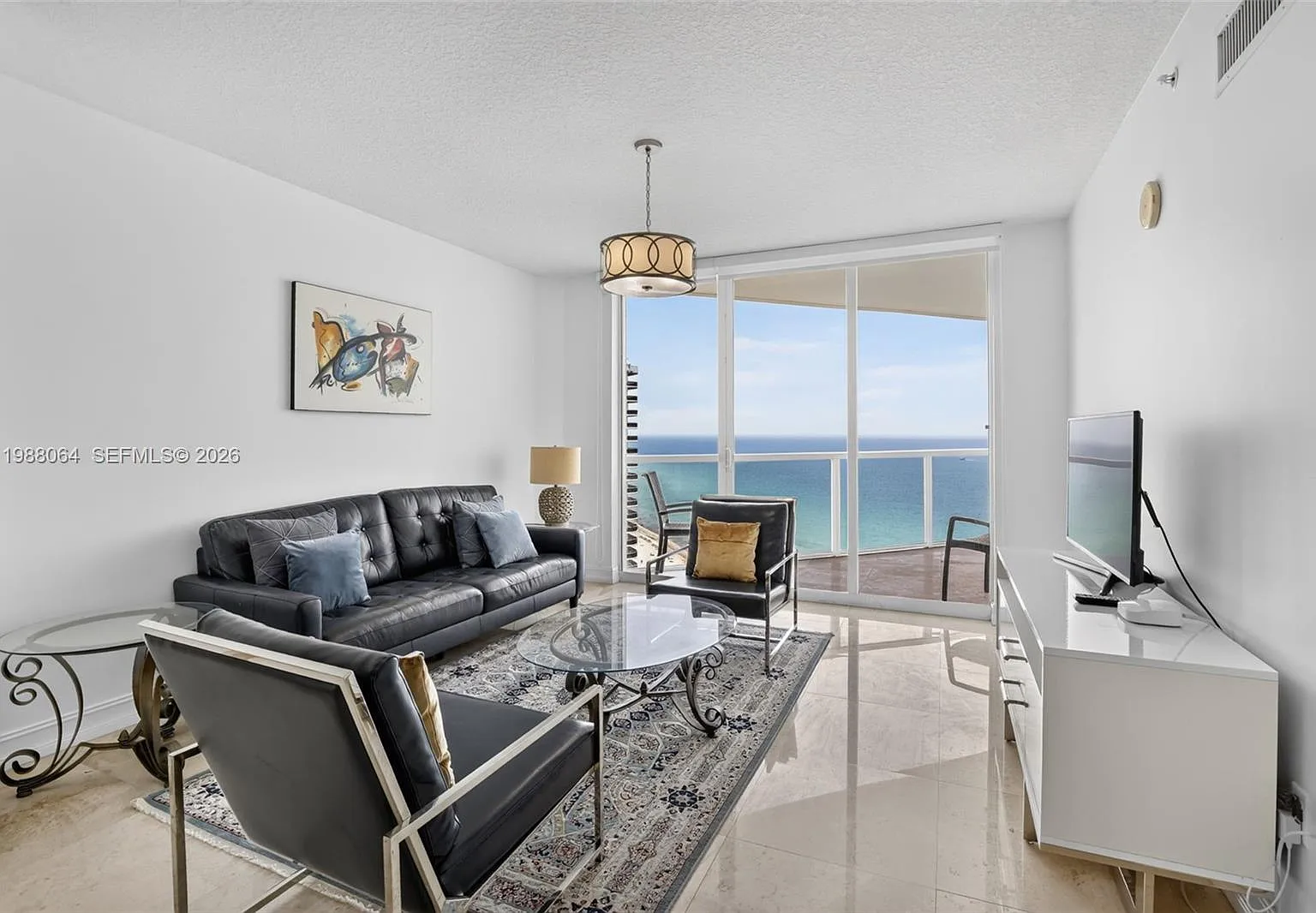 La Perla Condo — Photo 2