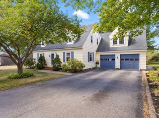 14 Elizabeth St, Gorham, ME 04038