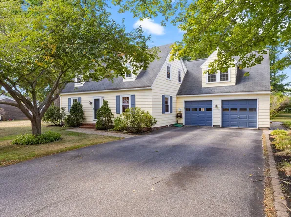 14 Elizabeth Street, Gorham, ME 04038