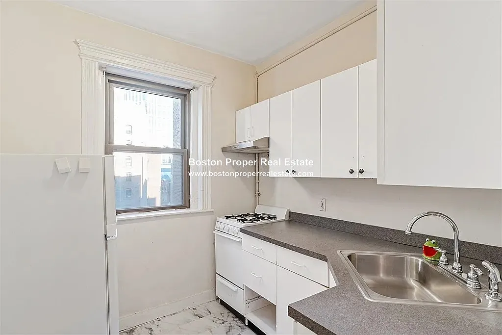 2 bed, 650 sqft, $2,750 — Photo 4