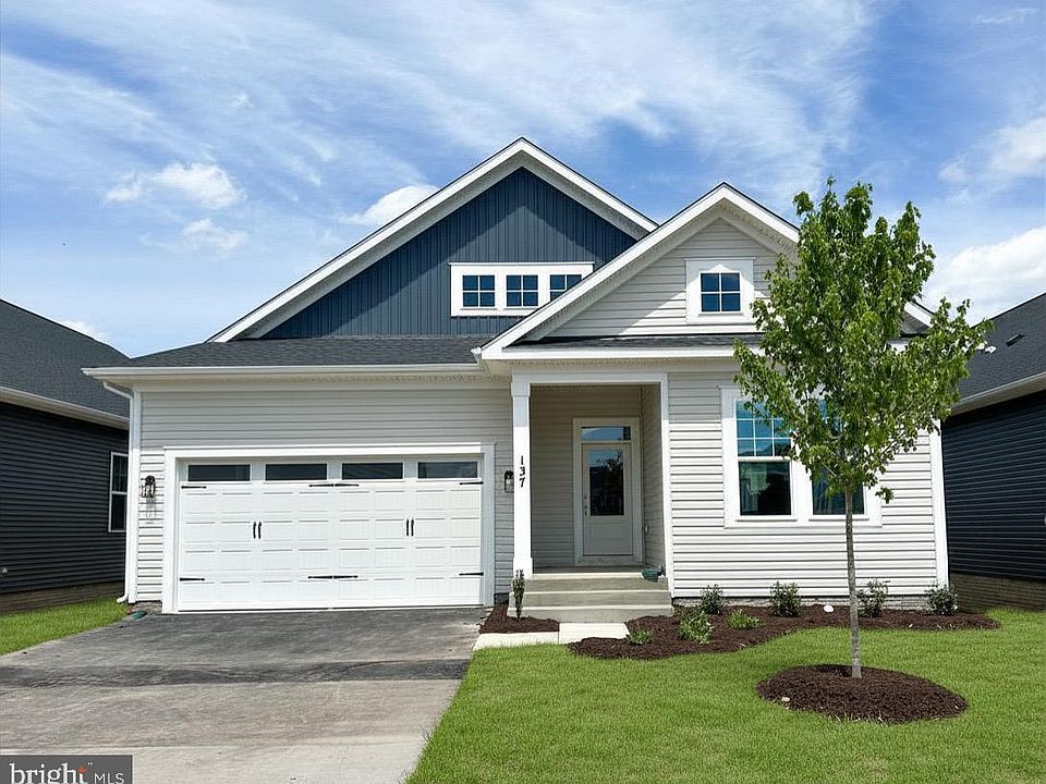 1st image of 137 Oleander Ct