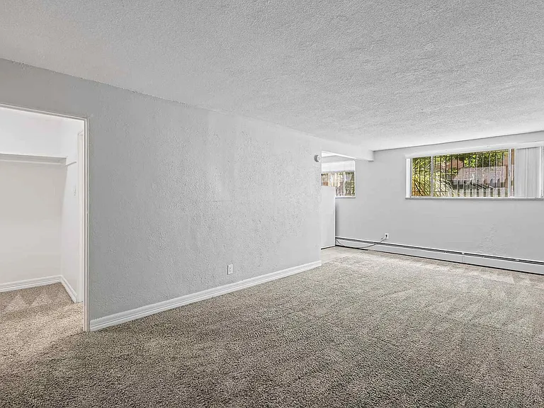 Skylark Apartments — Photo 51