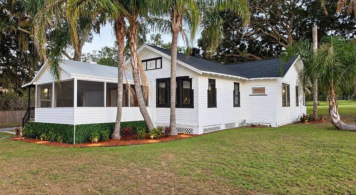3 bed, 2.0 bath, 1154 sqft, $3,000 — Photo 1